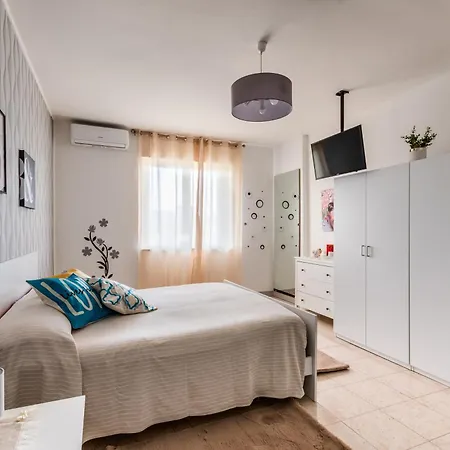 ｐｏｍｐｅｉ ｉｎ ｌｏｖｅ *