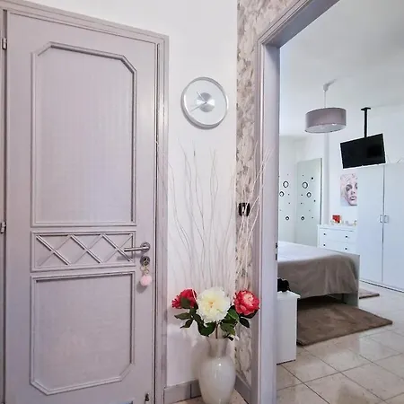 Apartment ｐｏｍｐｅｉ ｉｎ ｌｏｖｅ *